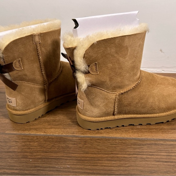 NWT! Ugg Boots Mini Bailey Bow II Chestnut size 7 - Picture 2 of 14